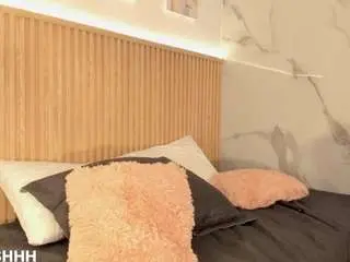 Camsoda Adult Webcam of cosmic-brunette