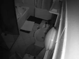 Camsoda Watch Live Sex Cams of voyeurcam-julmodels-bath-2nd-2