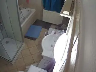 Camsoda Adult Webcam of voyeurcam-julmodels-bath-2nd-2