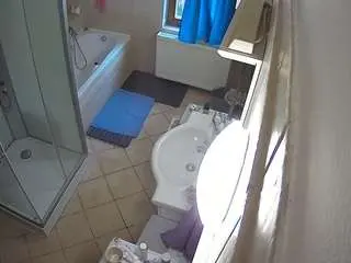 Camsoda Free Live Porn of voyeurcam-julmodels-bath-2nd-2