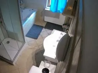 Camsoda Nude Webcam of voyeurcam-julmodels-bath-2nd-2