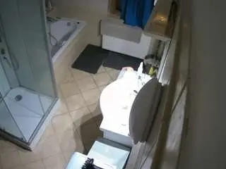 Camsoda Adult Video Chat of voyeurcam-julmodels-bath-2nd-2