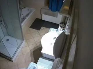 Camsoda Live Sex Cam of voyeurcam-julmodels-bath-2nd-2