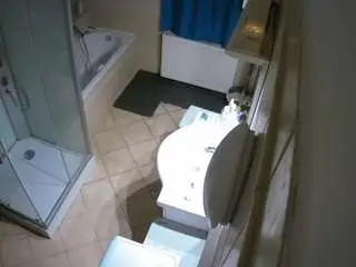 Camsoda Adult Webcams of voyeurcam-julmodels-bath-2nd-2