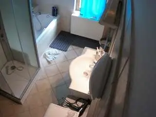 Camsoda Sex Chat of voyeurcam-julmodels-bath-2nd-2