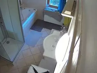 Camsoda Adult Video Chat of voyeurcam-julmodels-bath-2nd-2