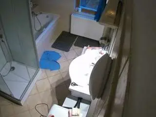 Camsoda Private Sex Chat of voyeurcam-julmodels-bath-2nd-2