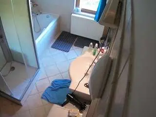 Camsoda Adult Webcam of voyeurcam-julmodels-bath-2nd-2