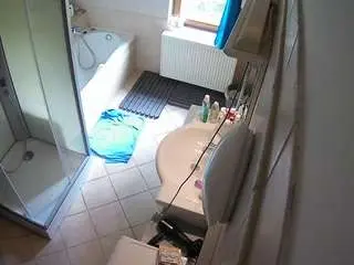 Camsoda Adult Webcam of voyeurcam-julmodels-bath-2nd-2