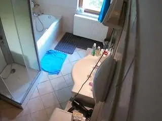 Camsoda Nude Webcam of voyeurcam-julmodels-bath-2nd-2