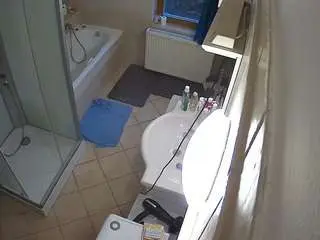 Camsoda Adult Video Chat of voyeurcam-julmodels-bath-2nd-2