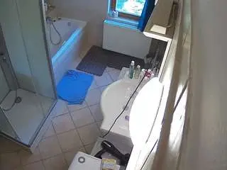 Camsoda Adult Video Chat of voyeurcam-julmodels-bath-2nd-2