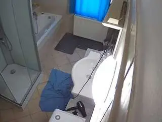 Camsoda Adult Video Chat of voyeurcam-julmodels-bath-2nd-2