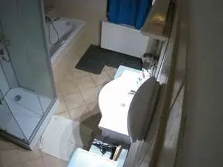 Camsoda Adult Webcams of voyeurcam-julmodels-bath-2nd-2