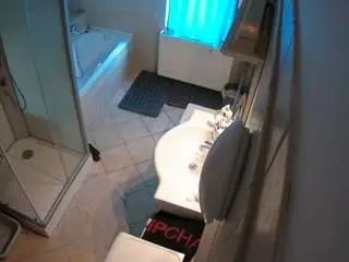 Camsoda Adult Webcam of voyeurcam-julmodels-bath-2nd-2