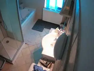 Camsoda Free Live Porn of voyeurcam-julmodels-bath-2nd-2