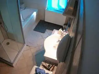 Camsoda Sex Chat of voyeurcam-julmodels-bath-2nd-2