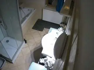 Camsoda Free Porn Cam of voyeurcam-julmodels-bath-2nd-2
