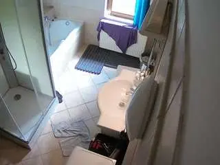 Camsoda Free Porn Cam of voyeurcam-julmodels-bath-2nd-2