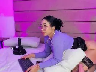 Camsoda Free Porn Cam of sally-rosses