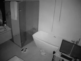 Camsoda Private Sex Chat of voyeurcam-casa-salsa-bathroom-2