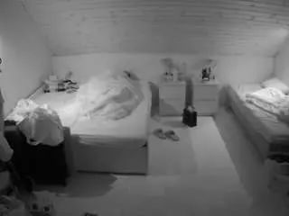 Camsoda Free Porn Cam of voyeurcam-julmodels-greybed-3