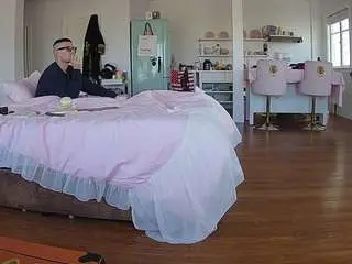 Camsoda Adult Webcams of voyeurcam-celticiron-01