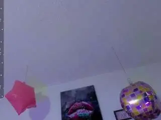 Camsoda Sex Cam of eily-wish