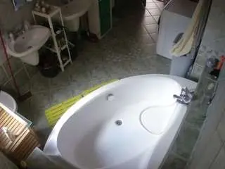 Camsoda Best Webcam of voyeurcam-julmodels-bath-1st-1