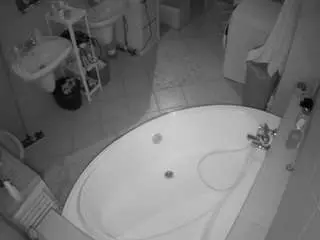 Camsoda Sex Chat of voyeurcam-julmodels-bath-1st-1