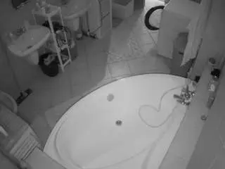 Camsoda Adult Webcam of voyeurcam-julmodels-bath-1st-1