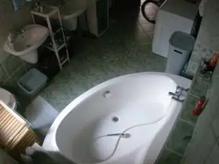 Camsoda Adult Webcam of voyeurcam-julmodels-bath-1st-1