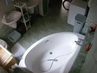 Camsoda Adult Webcams of voyeurcam-julmodels-bath-1st-1