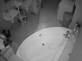 Camsoda Nude Webcam of voyeurcam-julmodels-bath-1st-1