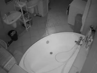 Camsoda Adult Video Chat of voyeurcam-julmodels-bath-1st-1