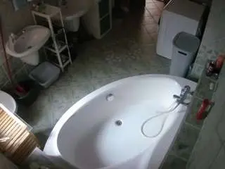 Camsoda Adult Webcams of voyeurcam-julmodels-bath-1st-1