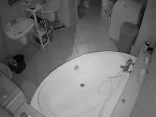 Camsoda Best Webcam of voyeurcam-julmodels-bath-1st-1