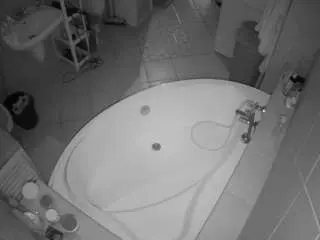 Camsoda Private Sex Chat of voyeurcam-julmodels-bath-1st-1