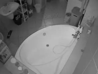 Camsoda Sex Chat of voyeurcam-julmodels-bath-1st-1