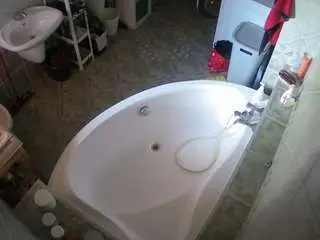 Camsoda Adult Video Chat of voyeurcam-julmodels-bath-1st-1