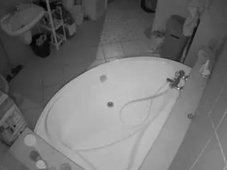 Camsoda Adult Webcams of voyeurcam-julmodels-bath-1st-1