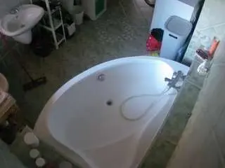 Camsoda Live Sex Cam of voyeurcam-julmodels-bath-1st-1