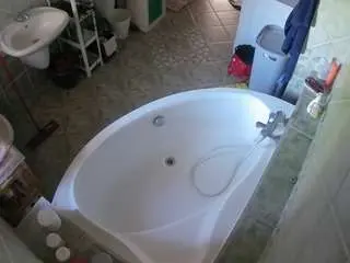 Camsoda Adult Video Chat of voyeurcam-julmodels-bath-1st-1