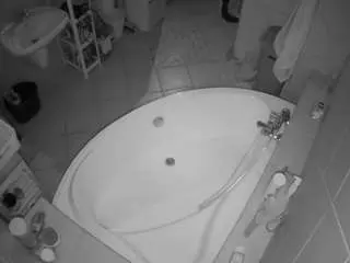 Camsoda Adult Webcam of voyeurcam-julmodels-bath-1st-1