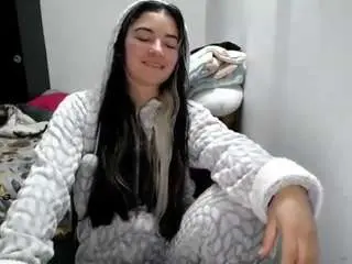 Camsoda Free Porn Cam of cameliasaenz