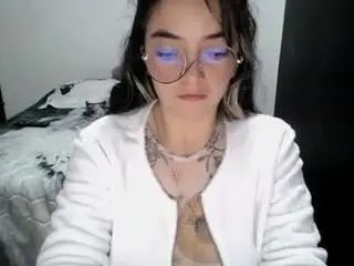 Camsoda Private Sex Chat of cameliasaenz