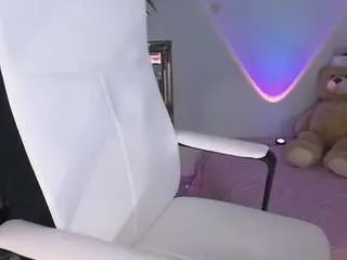 Camsoda Sex Cam of kris-kiskis