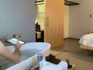 Camsoda Sex Cam of hotandhandy96