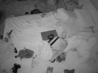 Camsoda Nude Webcam of voyeurcam-julmodels-whitebed-3