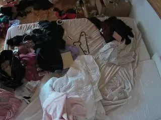 Camsoda Best Webcam of voyeurcam-julmodels-whitebed-3